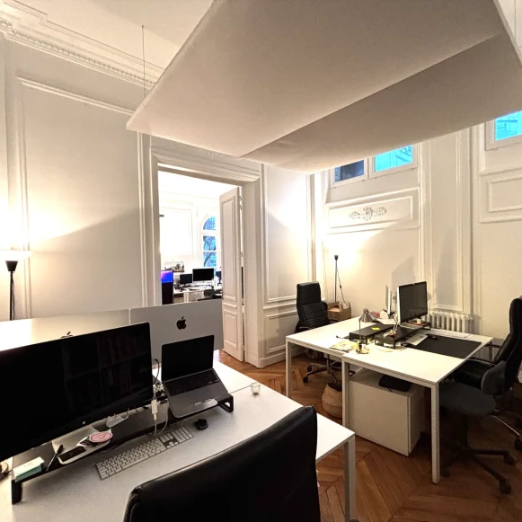 Bureau privé 18 m² 4 postes Location bureau Rue Blanche Paris 75009 - photo 3