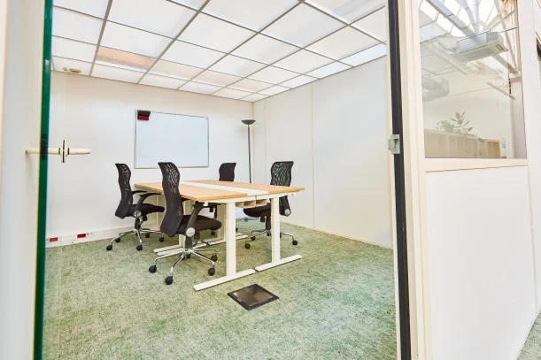 Bureau privé - 75011 - 4 postes - 1800€