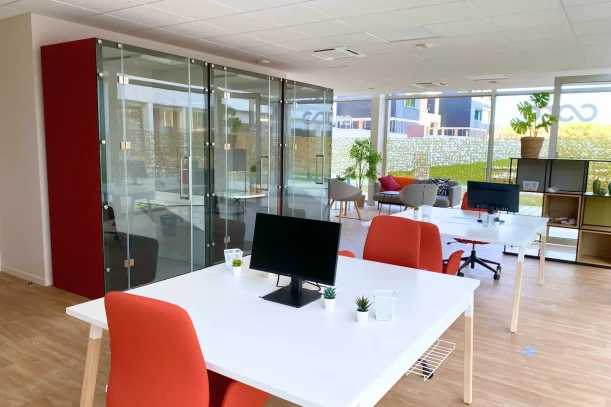 Open Space - 77600 - 8 postes - 250€