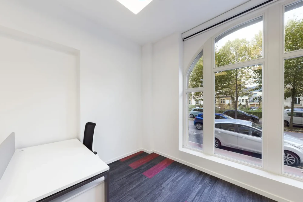 Open Space - 57000 - 6 postes - 390€