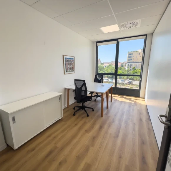 Bureau privé 10 m² 2 postes Location bureau Rue Isabelle Eberhardt Montpellier 34000 - photo 1