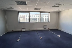 Bureau privé - 93194 - 5 postes - 405€