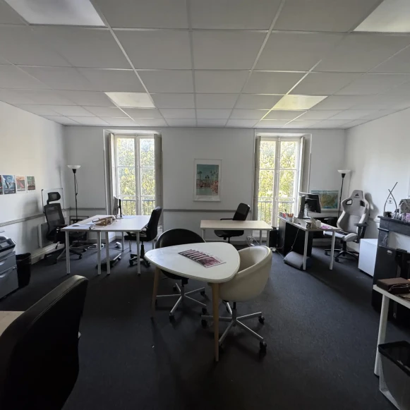Bureau privé 30 m² 6 postes Location bureau Cours de Tournon Bordeaux 33000 - photo 2