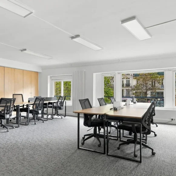 Bureau privé 50 m² 15 postes Location bureau Boulevard de Strasbourg Paris 75010 - photo 1