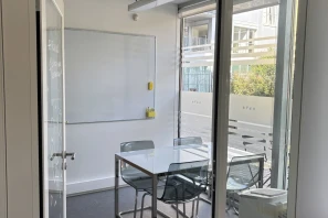 Open Space - 44000 - 2 postes - 230€