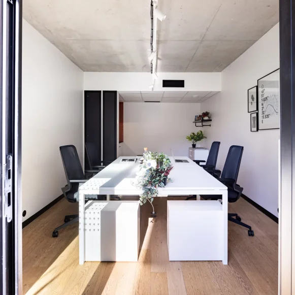 Bureau privé 15 m² 4 postes Location bureau Boulevard Voltaire Paris 75011 - photo 1