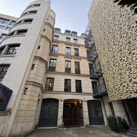 Bureau privé 13 m² 2 postes Coworking Rue de la Victoire Paris 75009 - photo 2