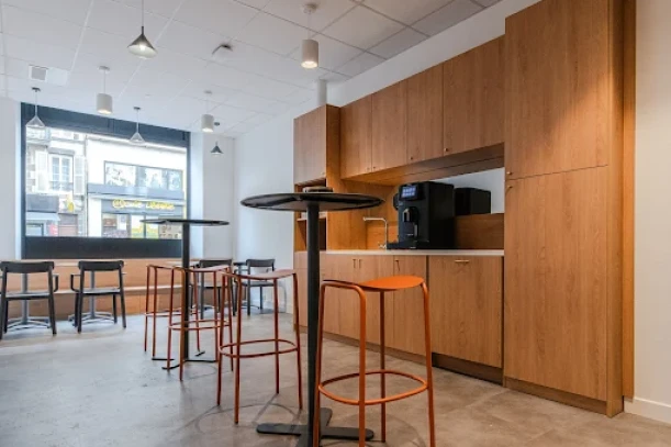 Bureau privé - 63000 - 20 postes - 6214€