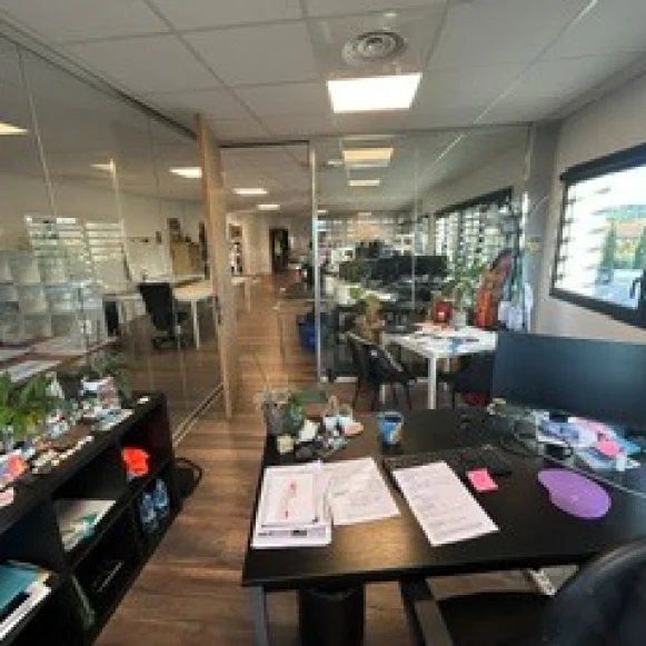 Bureau privé 130 m² 20 postes Coworking Rue de la tramontane Aix-en-Provence 13090 - photo 8