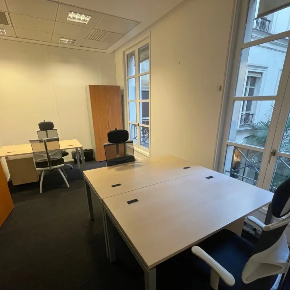 Bureau privé 16 m² 3 postes Coworking Rue Cambon Paris 75001 - photo 3