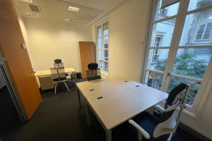 Bureau privé - 75001 - 3 postes - 2770€