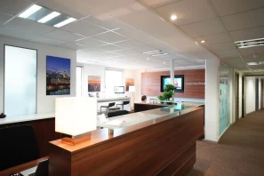 Bureau privé - 06200 - 2 postes - 647€