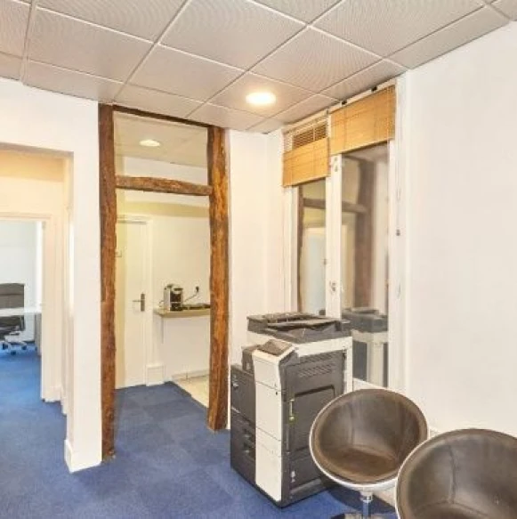 Bureau privé 32 m² 8 postes Coworking Rue du Havre Paris 75009 - photo 1