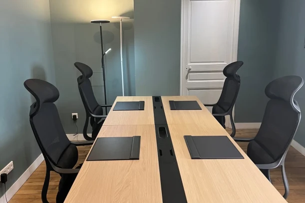 Open Space - 75008 - 4 postes - 400€