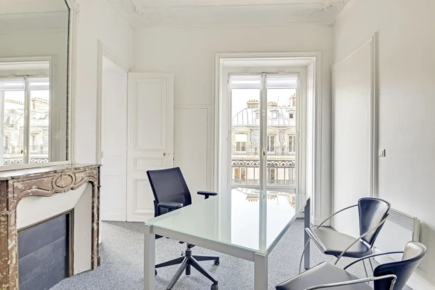 Bureau privé - 75001 - 4 postes - 2300€