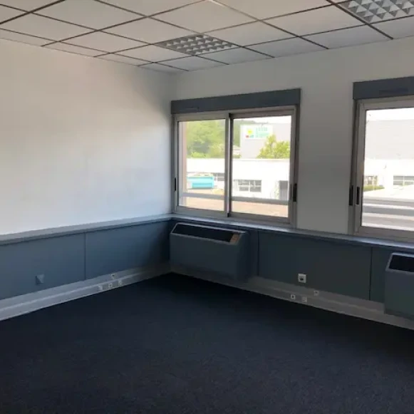 Espace indépendant 22 m² 3 postes Coworking Route de Millery Montagny 69700 - photo 4