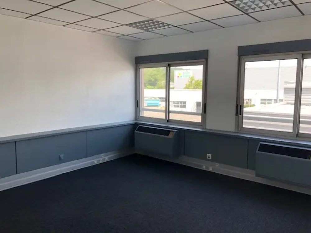 Espace indépendant - 69700 - 3 postes - 240€