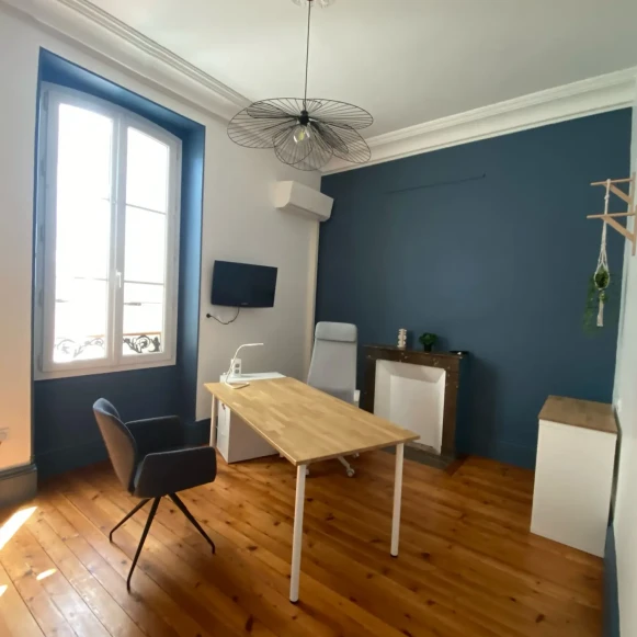 Bureau privé 17 m² 1 poste Location bureau Avenue Port Mahon Charente-Maritime 17400 - photo 1