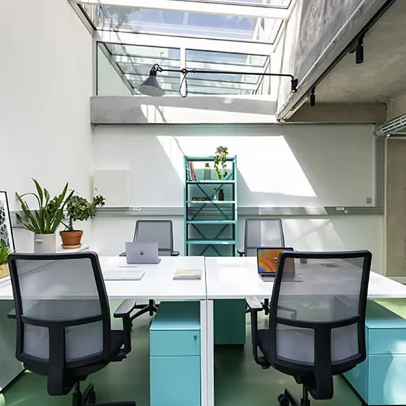 Bureau privé 30 m² 6 postes Coworking Boulevard Voltaire Paris 75011 - photo 1