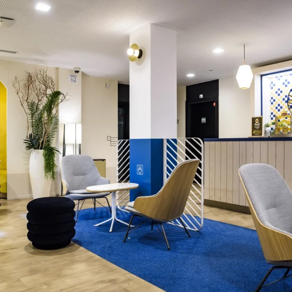 Bureau privé 21 m² 5 postes Coworking Rue Traversière Paris 75012 - photo 2