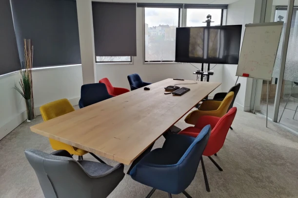 Open Space - 92240 - 8 postes - 165€