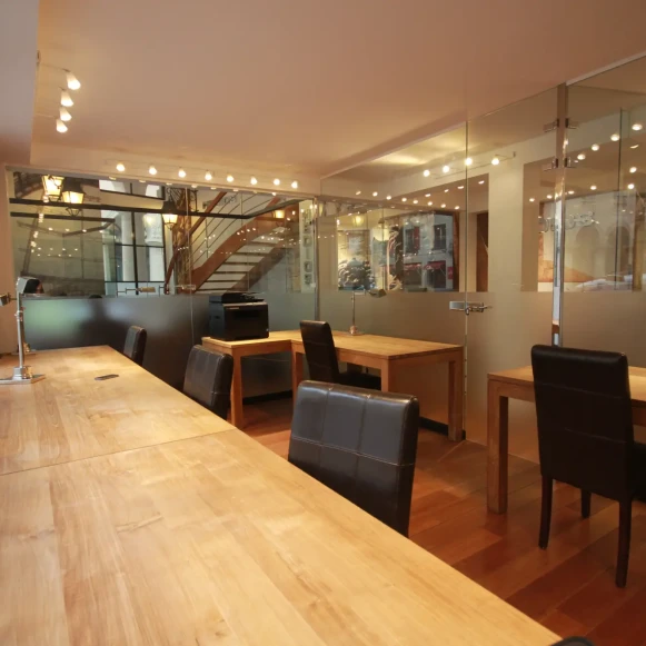 Bureau privé 13 m² 5 postes Coworking Rue de la Bourse Paris 75002 - photo 1