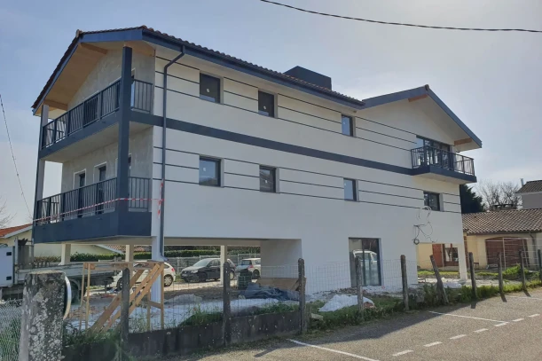 Bureau privé - 33370 - 1 poste - 385€