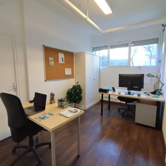 Bureau privé 11 m² 2 postes Location bureau Avenue Jean Moulin Montreuil 93100 - photo 2