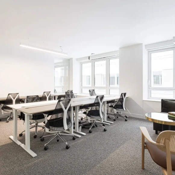 Bureau privé 30 m² 10 postes Location bureau Rue de Montholon Paris 75009 - photo 3