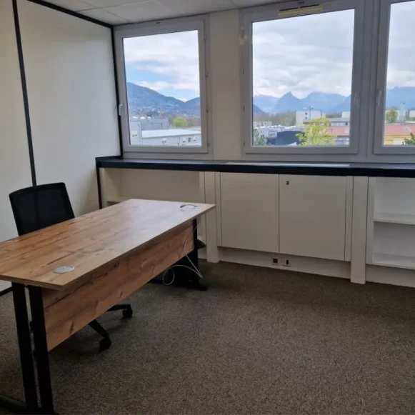 Bureau privé 10 m² 1 poste Location bureau Rue de l'Industrie Varces-Allières-et-Risset 38760 - photo 1