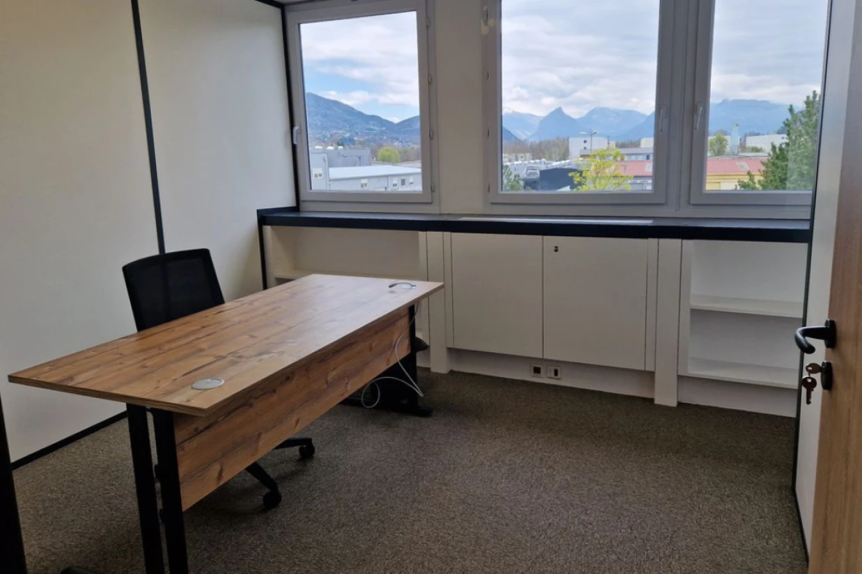 Bureau privé - 38760 - 1 poste - 390€