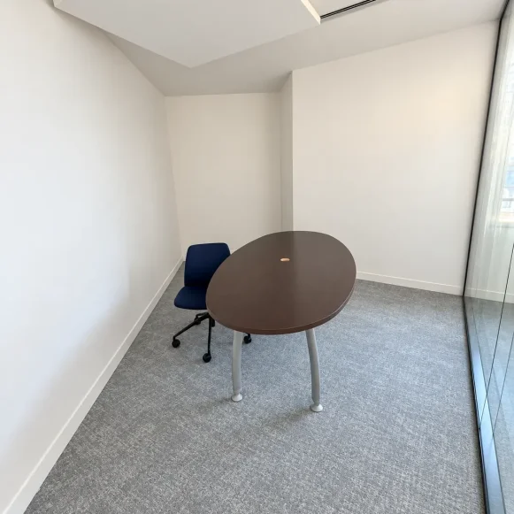 Bureau privé 12 m² 3 postes Location bureau Avenue de l'Arche Courbevoie 92400 - photo 1