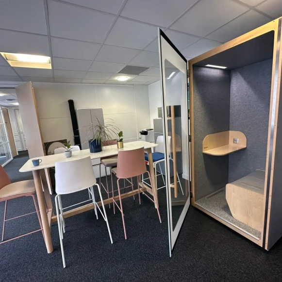 Open Space  6 postes Location bureau Rue La Fayette Paris 75010 - photo 3