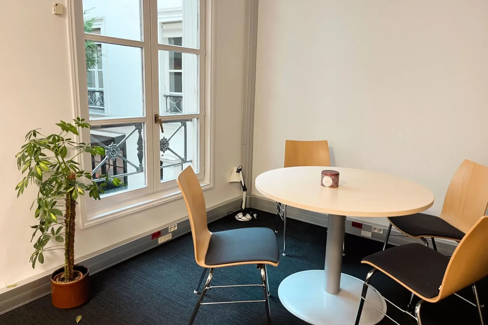 Bureau privé - 75001 - 3 postes - 2770€