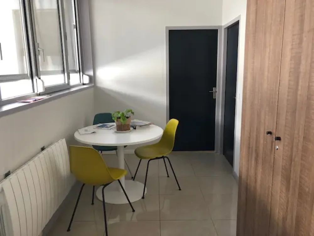 Espace indépendant - 69009 - 6 postes - 900€