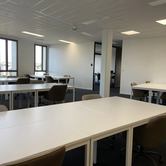 Open Space  24 postes Coworking Rue Ferdinand Buisson Bègles 33130 - photo 2