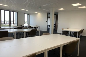 Open Space - 33130 - 24 postes - 250€
