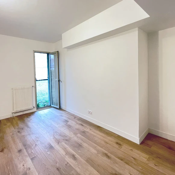 Bureau privé 10 m² 2 postes Coworking Avenue Pasteur Montreuil 93100 - photo 1