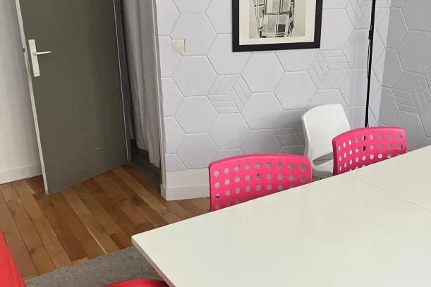 Bureau privé - 75011 - 3 postes - 785€