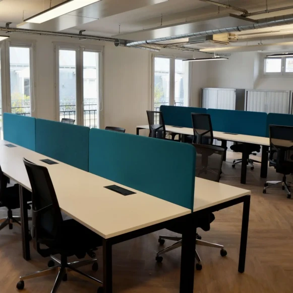 Bureau privé 115 m² 25 postes Coworking Rue des Petits Hôtels Paris 75010 - photo 2