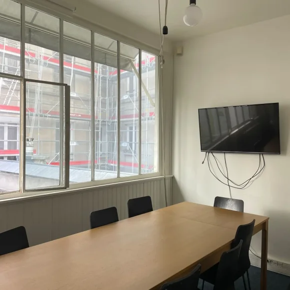 Open Space  1 poste Location bureau Rue du Chalet Paris 75010 - photo 10