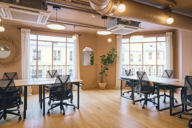 Open Space - 75002 - 33 postes - 750€