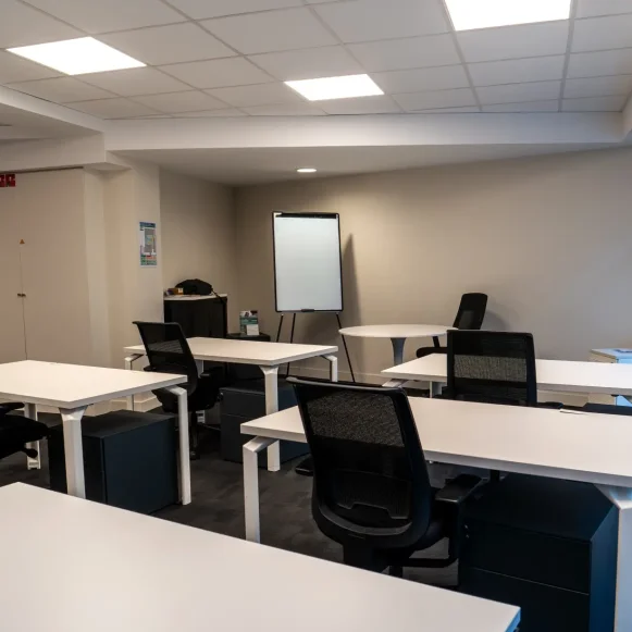 Bureau privé 58 m² 8 postes Coworking Place Rihour Lille 59000 - photo 2