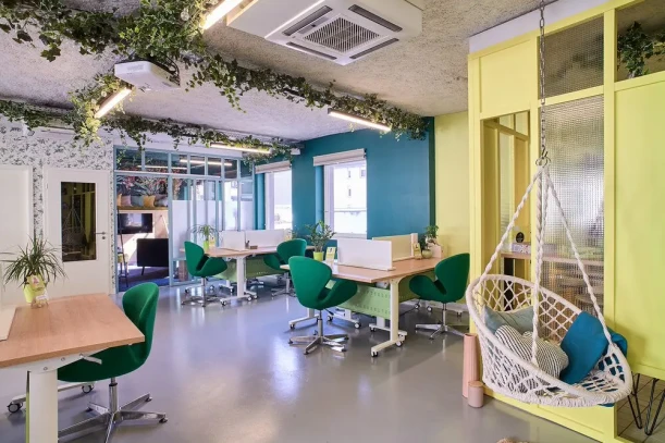 Open Space - 67000 - 6 postes - 290€