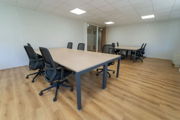 Bureau privé - 06560 - 6 postes - 2190€