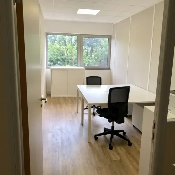 Bureau privé 12 m² 2 postes Location bureau Boulevard Anatole France Saint-Denis 93200 - photo 3