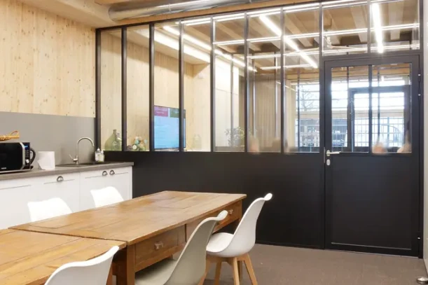 Open Space - 69002 - 1 poste - 380€