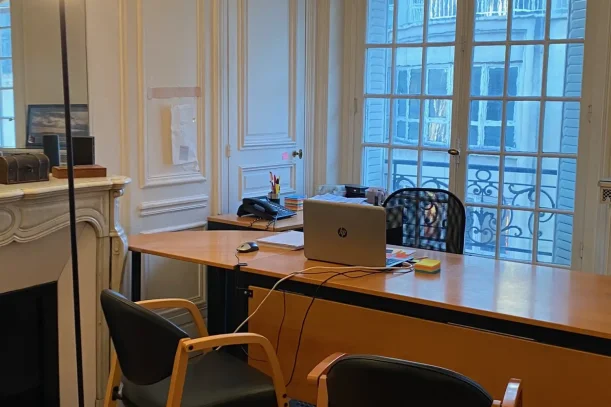 Bureau privé - 75008 - 5 postes - 2400€