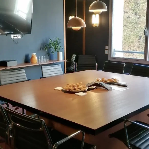 Bureau privé 21 m² 6 postes Location bureau Cours Albert 1er Paris 75008 - photo 1