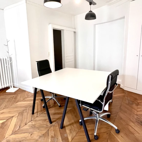 Bureau privé 25 m² 4 postes Location bureau Rue Coq Héron Paris 75001 - photo 5